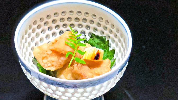 【鯛づくし会席】愛媛県産の鯛を贅沢に用いた会席をお部屋食にて仲居が1品ずつご提供します